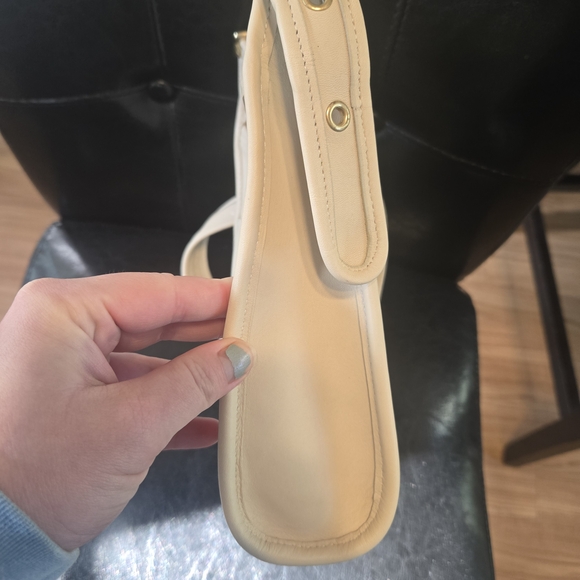 Vintage Coach Cream Shoulder Bag No. M8D - 9997 - Picture 5 of 13